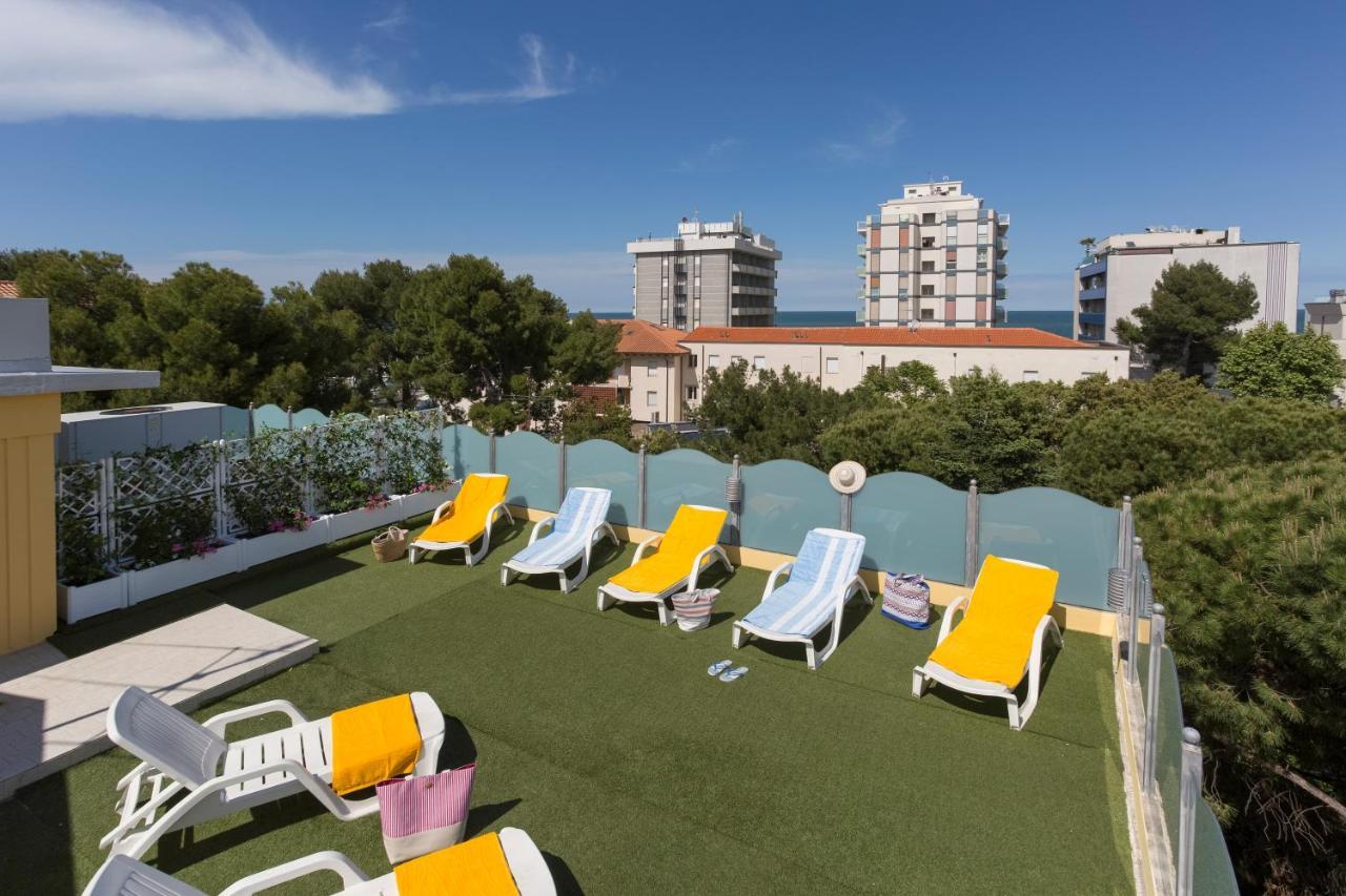 Mansarda Cannes Riccione Exterior foto